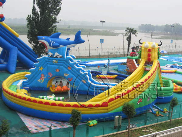 河南洛陽(yáng)大型移動(dòng)水上樂(lè)園投資經(jīng)營(yíng)現(xiàn)場(chǎng)效果